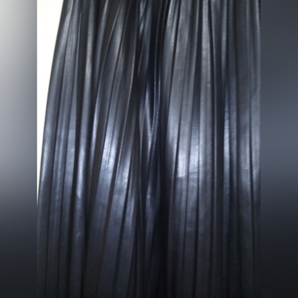 Calvin Klein Black Maxi A-Line Pleated Skirt - Picture 11 of 12